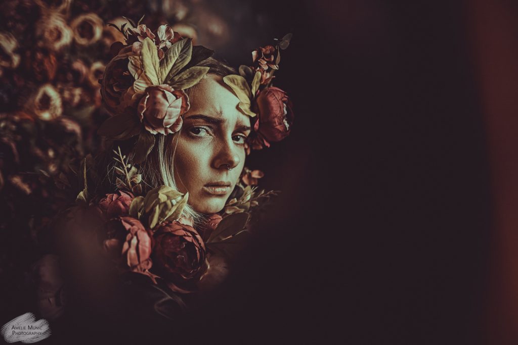 portrait-einer-frau-mit-blumen-märchen