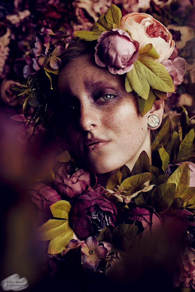 Portrait-einer-Frau-mit-blumen
