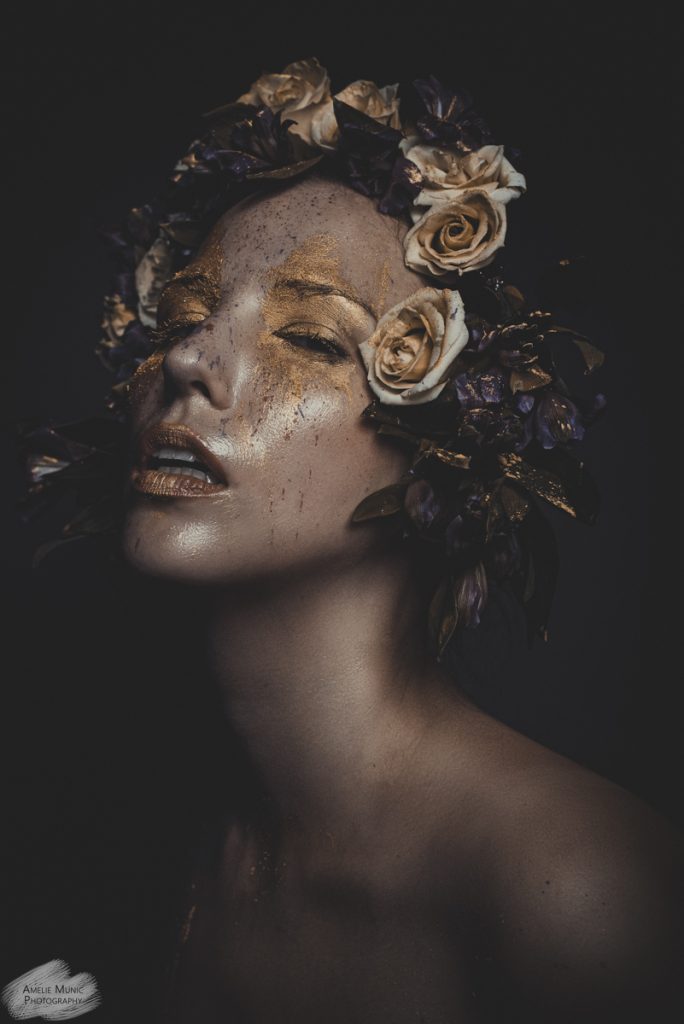 starkes-Portrait-einer-Frau-mit-Blumen