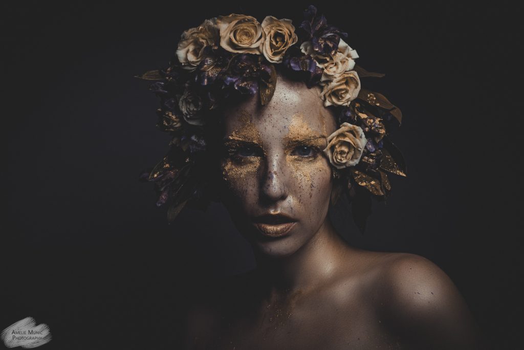 starkes-Portrait-einer-Frau-mit-Blumen